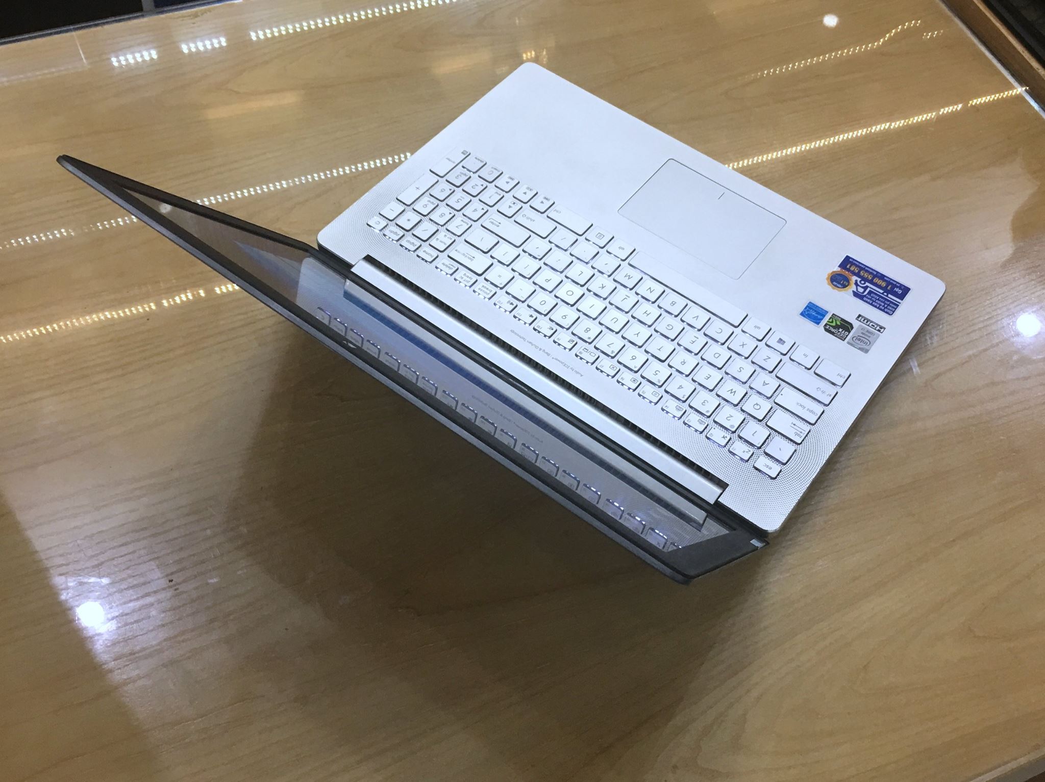 Laptop Asus Zenbook UX501JW-CN128T -4.jpg
